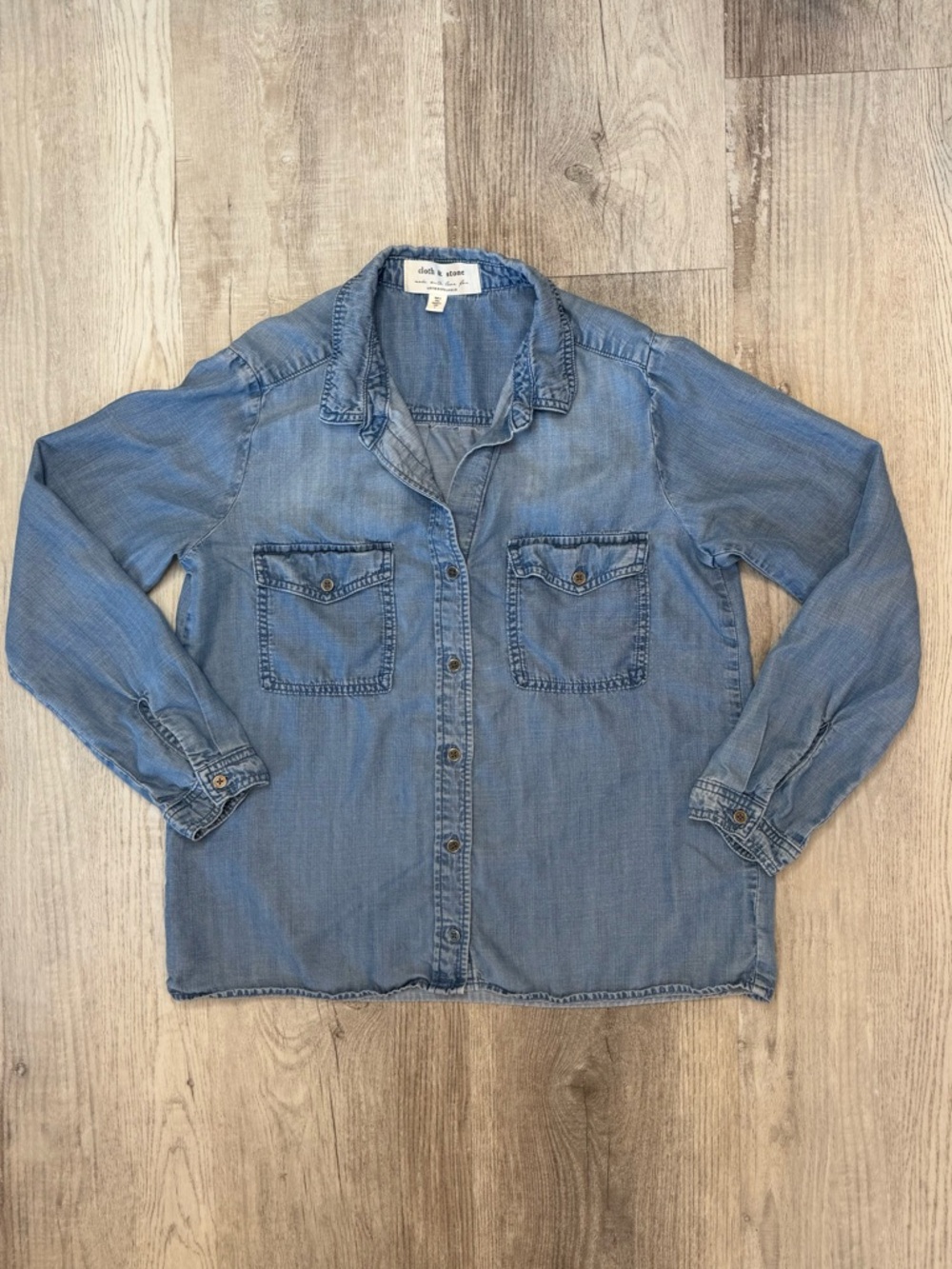 Cloth & Stone Anthropologie Denim Button Down Long Sleeve Shirt Women’s Size S